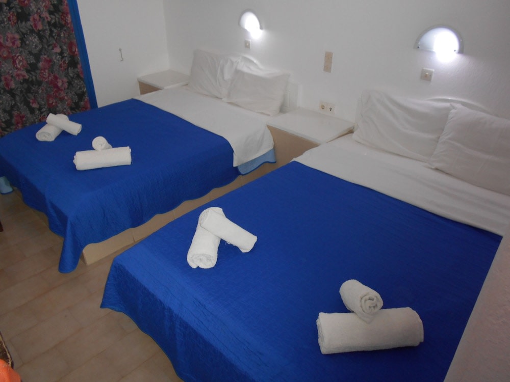 Hotel Perissa 5