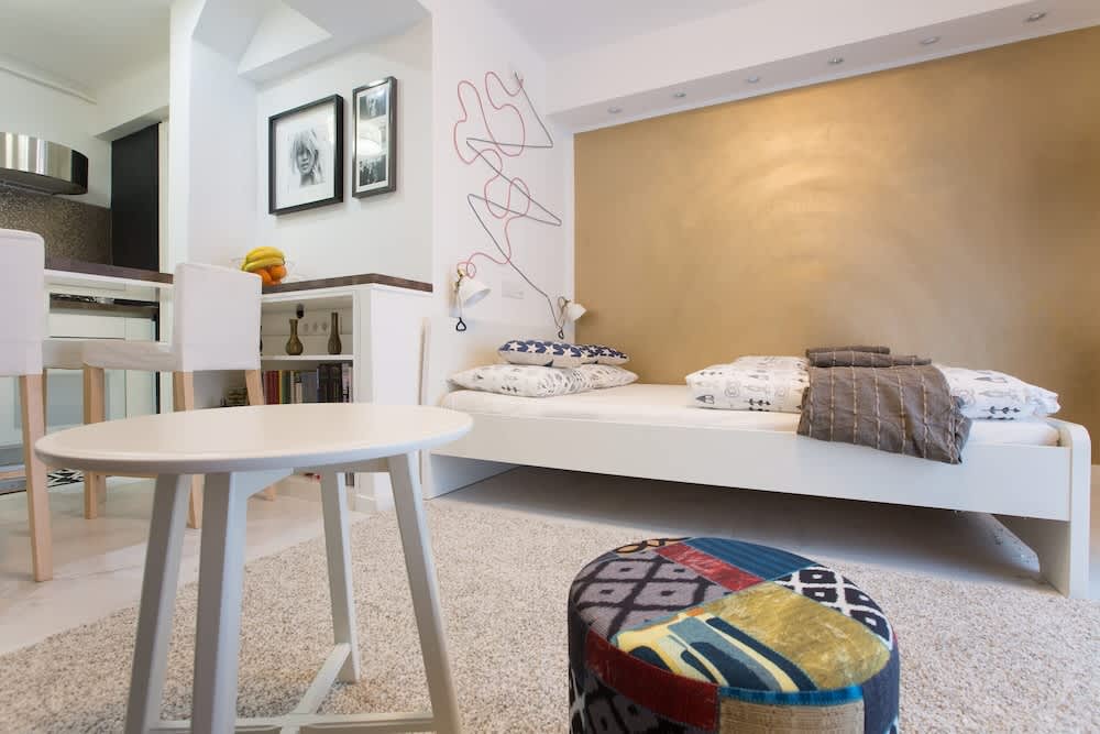 Apartment Witty Please 5
