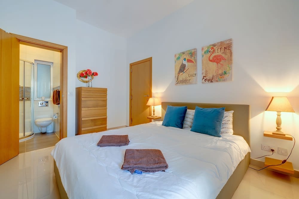 Prime Location Apartment with Side Seaviews 4