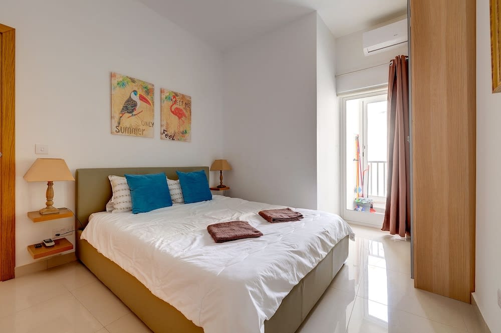 Prime Location Apartment with Side Seaviews 5