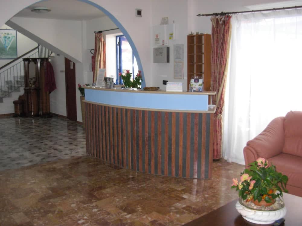 Beach Hotel 3