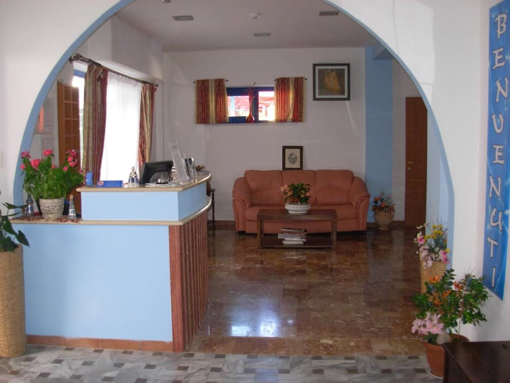 Beach Hotel 5