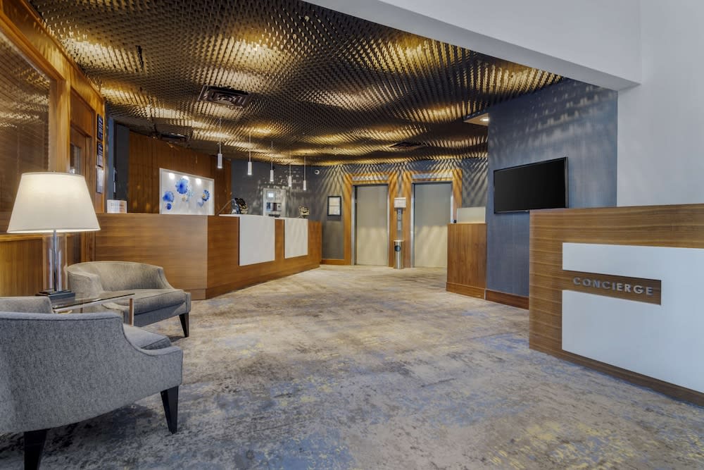 Best Western Premier Chateau Granville Hotel & Suites & Conference Centre 4