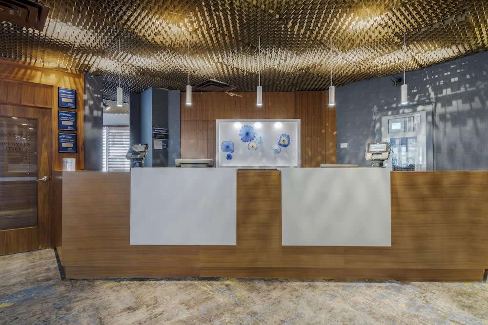 Best Western Premier Chateau Granville Hotel & Suites & Conference Centre 3