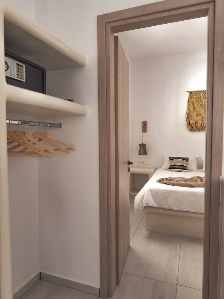 Alonia Suites 5
