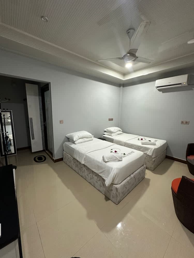 NikainnHimandhoo 5