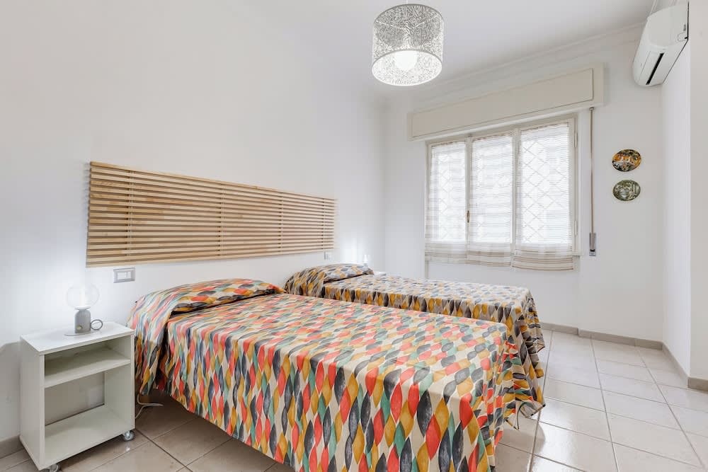 Cozy 2-Bedroom Flat with Balcony 3