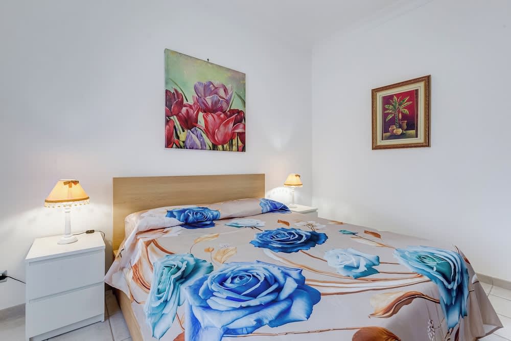 Cozy 2-Bedroom Flat with Balcony 5