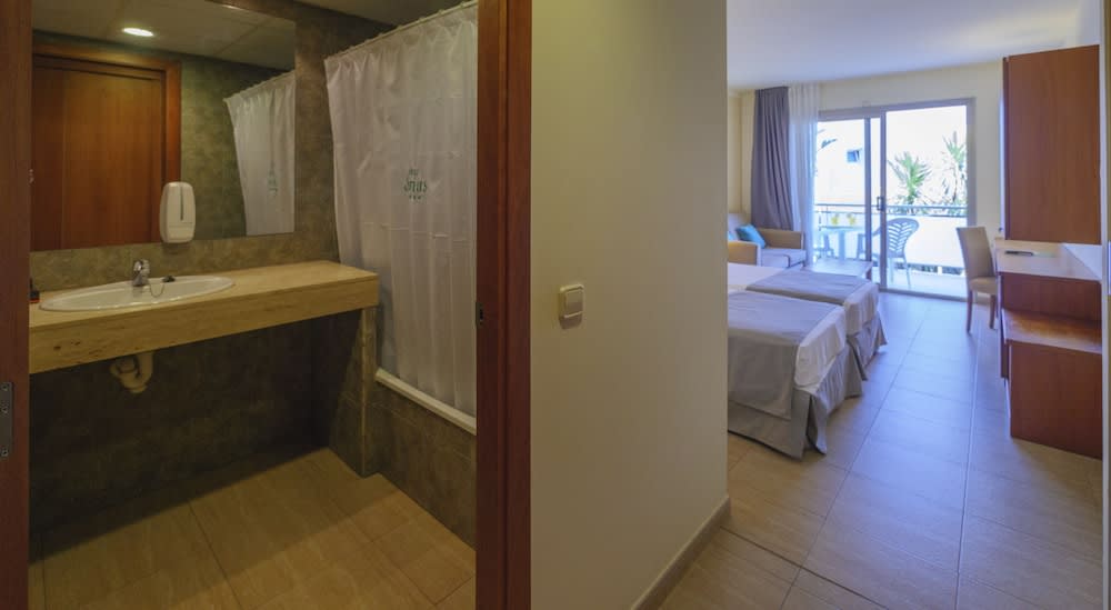DWO Sirius - Adults Only 3