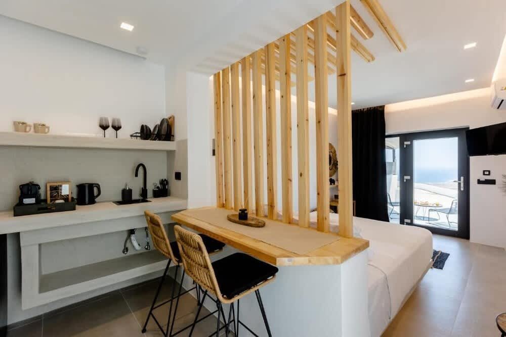 Lackos Luxury Suites 5
