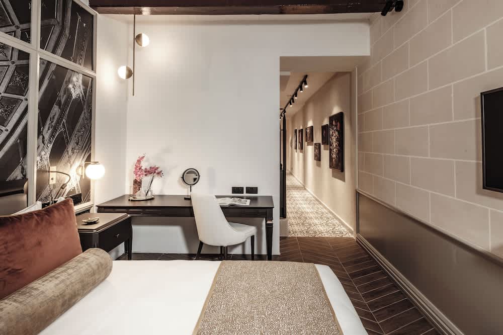 1926 La Galerie Boutique Art Suites 4