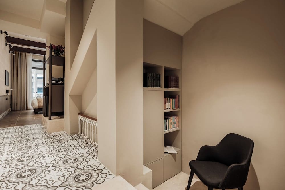 1926 La Galerie Boutique Art Suites 5