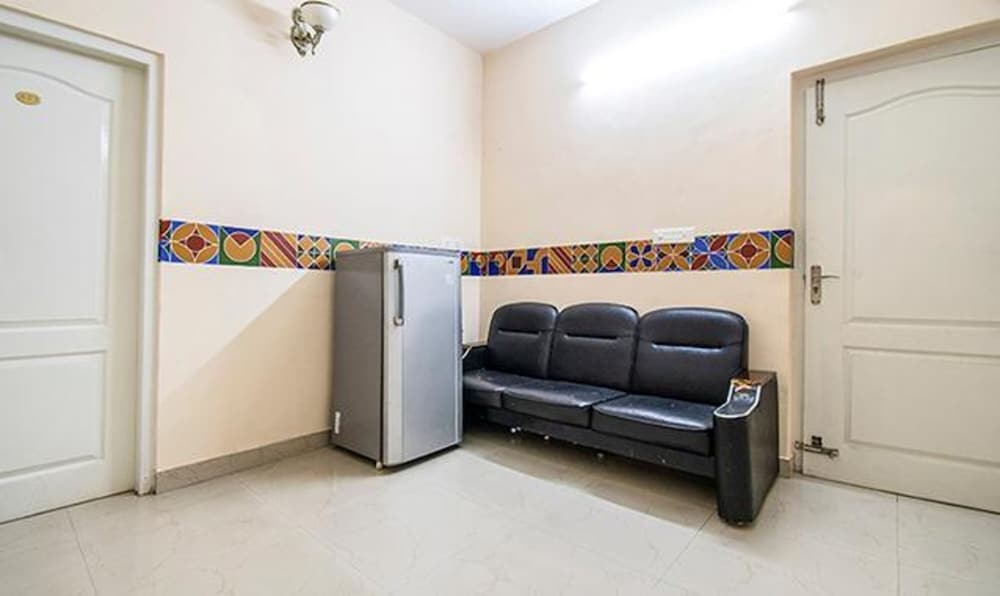 FabHotel Oriental Suites III 5