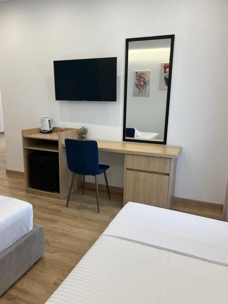 EMAR Beachfront Hotel Ksamil 4