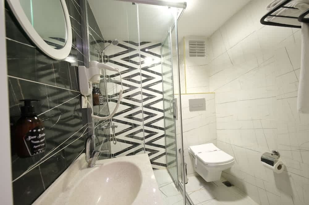 Eniza Hotel 5