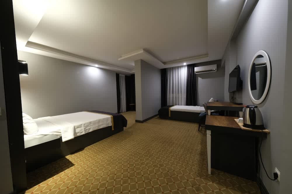 Eniza Hotel 4