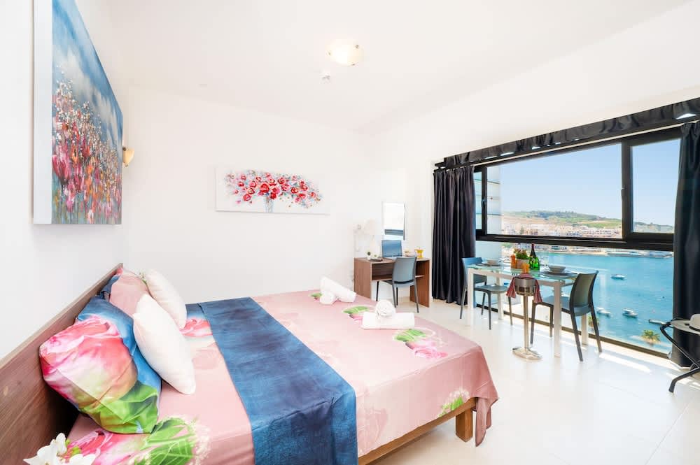Islet Promenade Aparthotel - Studio with Hot Tub and Panoramic Sea Views by GetawaysMalta 5