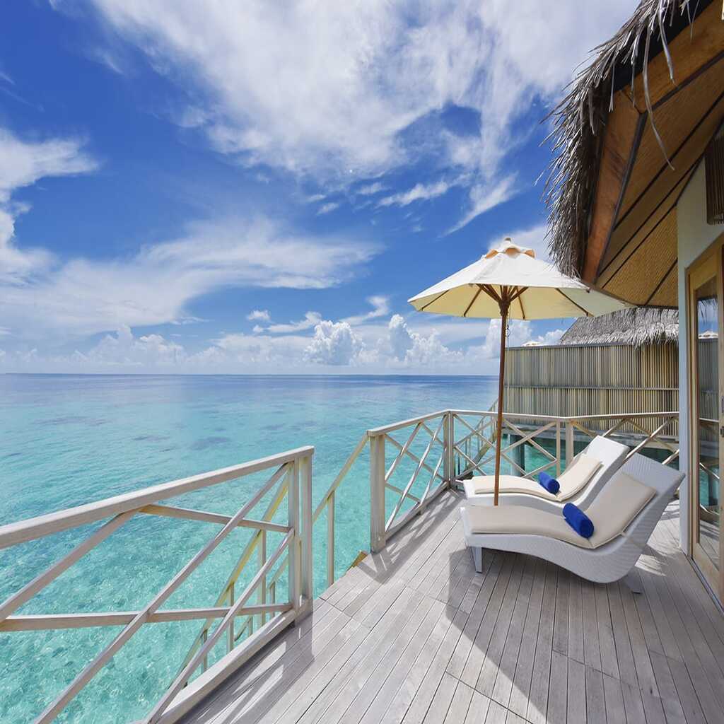 Angaga Island Resort and Spa 4