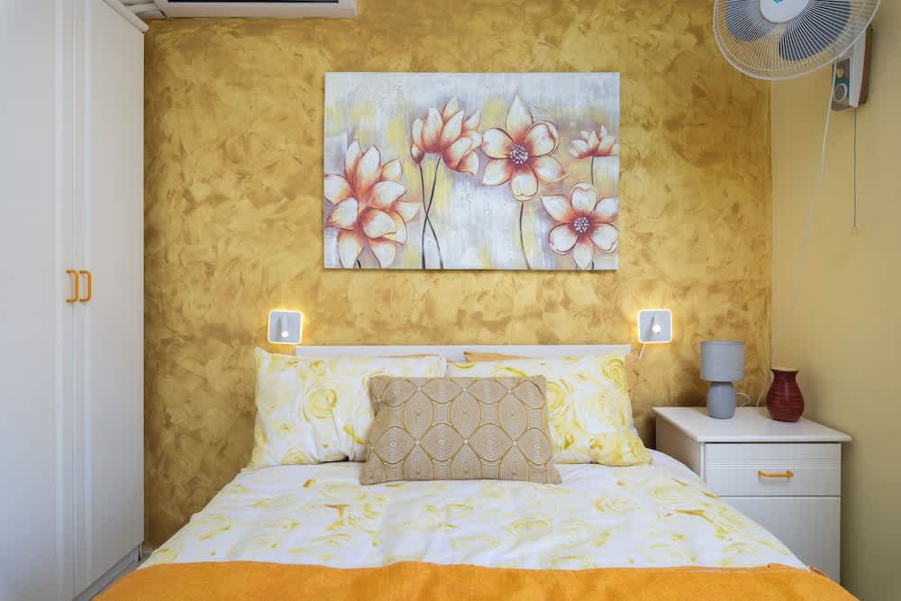 Cosy Apartment with Balcony & Sea Views 5