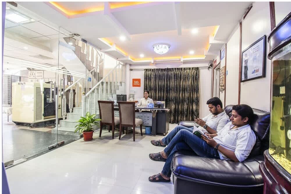 FabHotel Oriental Suites III 4