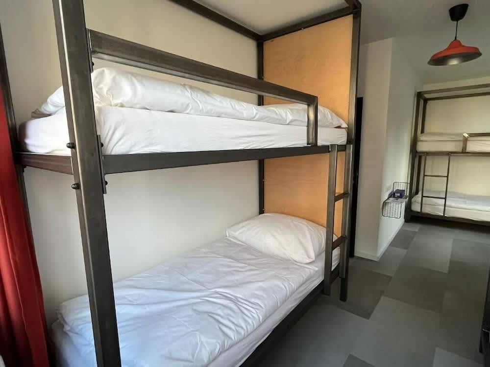 IZY STAY Hostel Bratislava 4