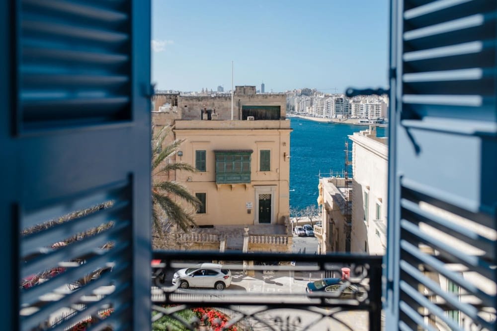 Luxury 2BR Valletta Apartment - Square Sea View 3