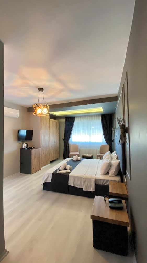 WeNirvana Suit Hotel 4
