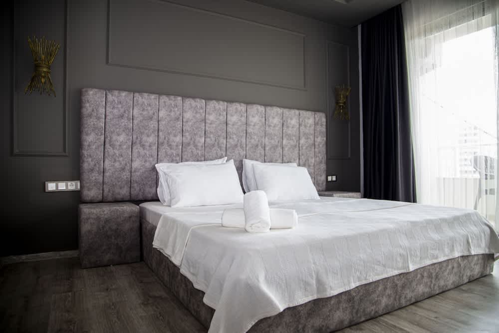 WeNirvana Suit Hotel 5