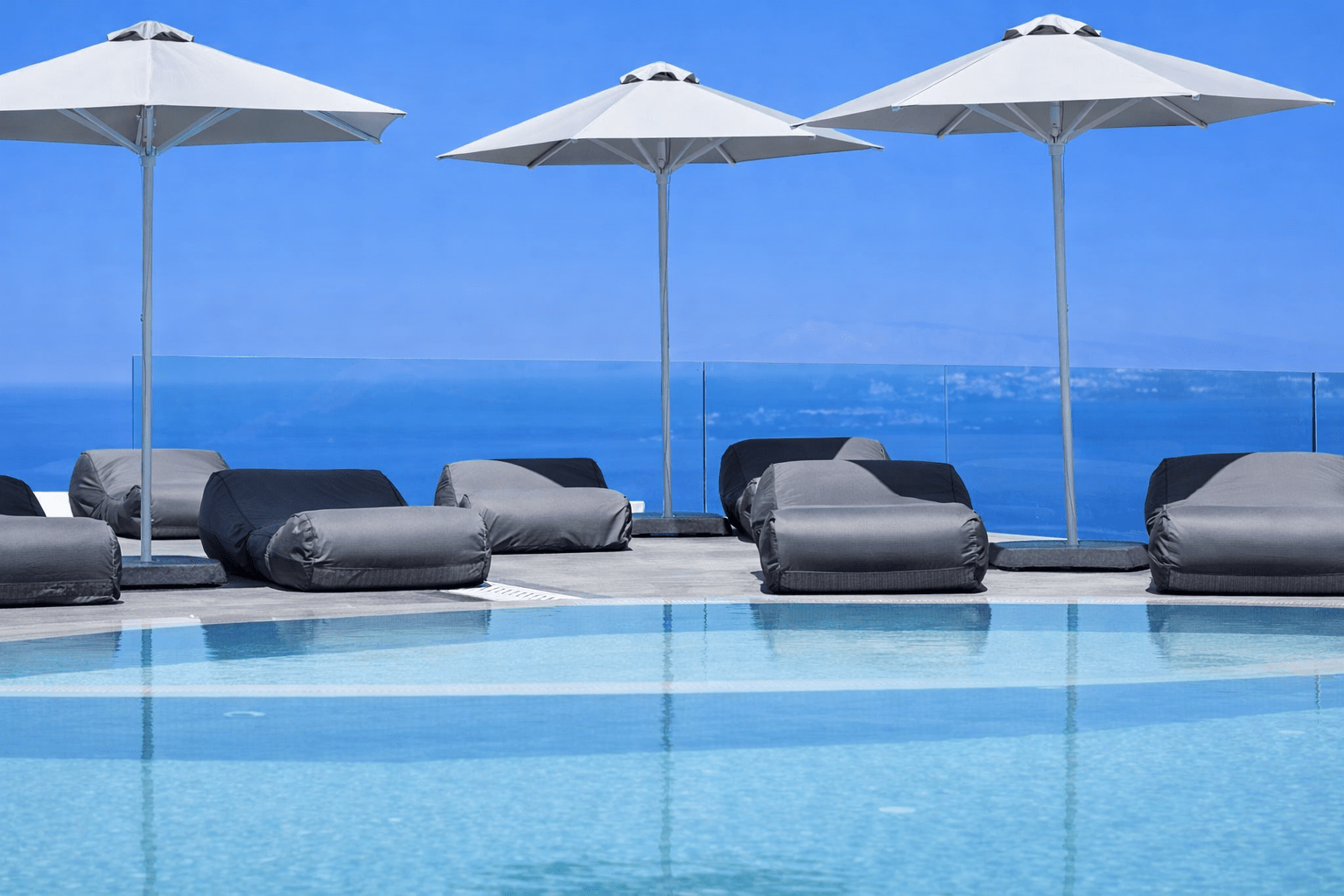 Hotiday Santorini Oia 4