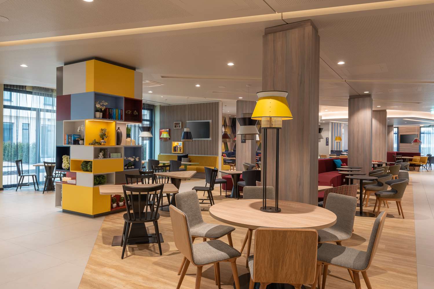 Hampton By Hilton Munich City North 5