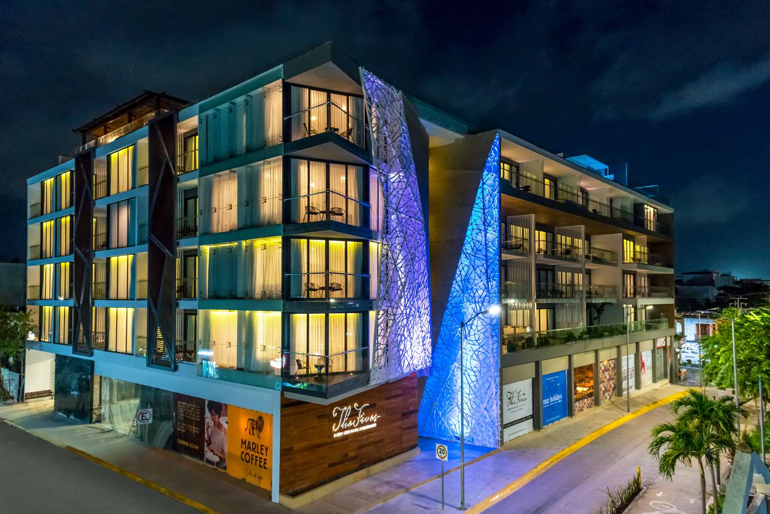 The Fives Downtown Hotel & Residences, Curio Collection by Hilton 3