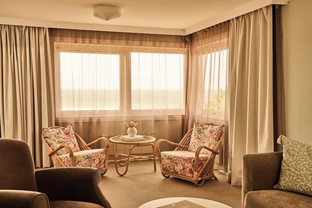 Sola Strand Hotel 5