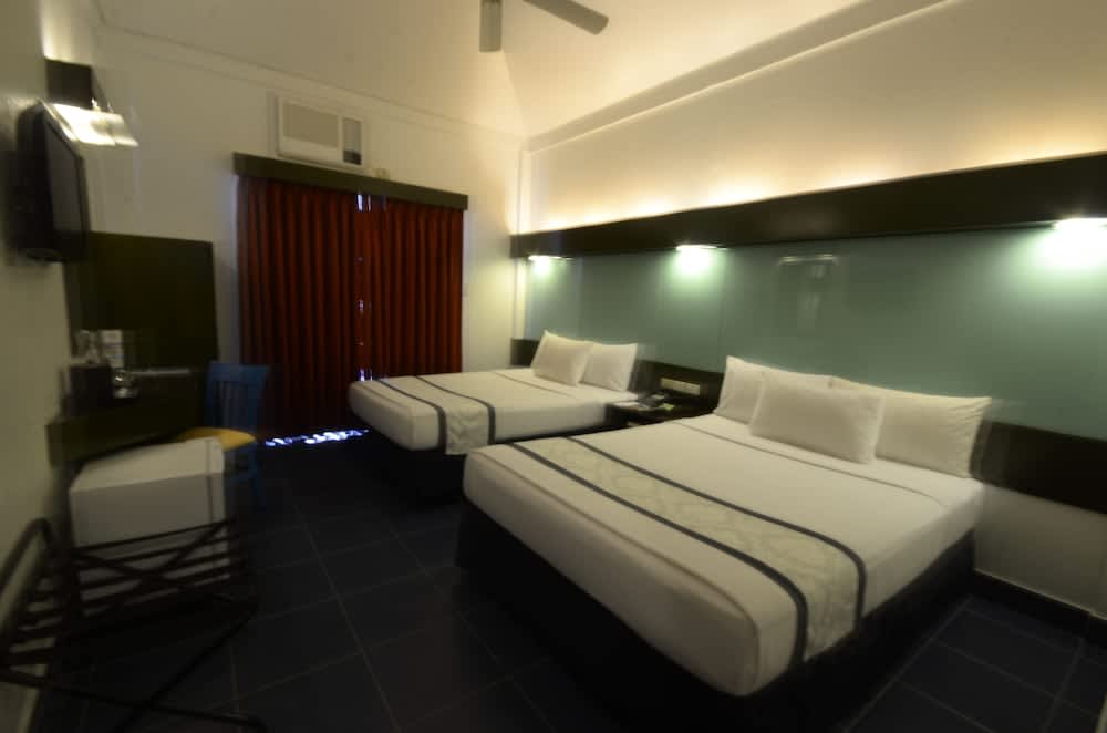 Microtel by Wyndham Puerto Princesa 5