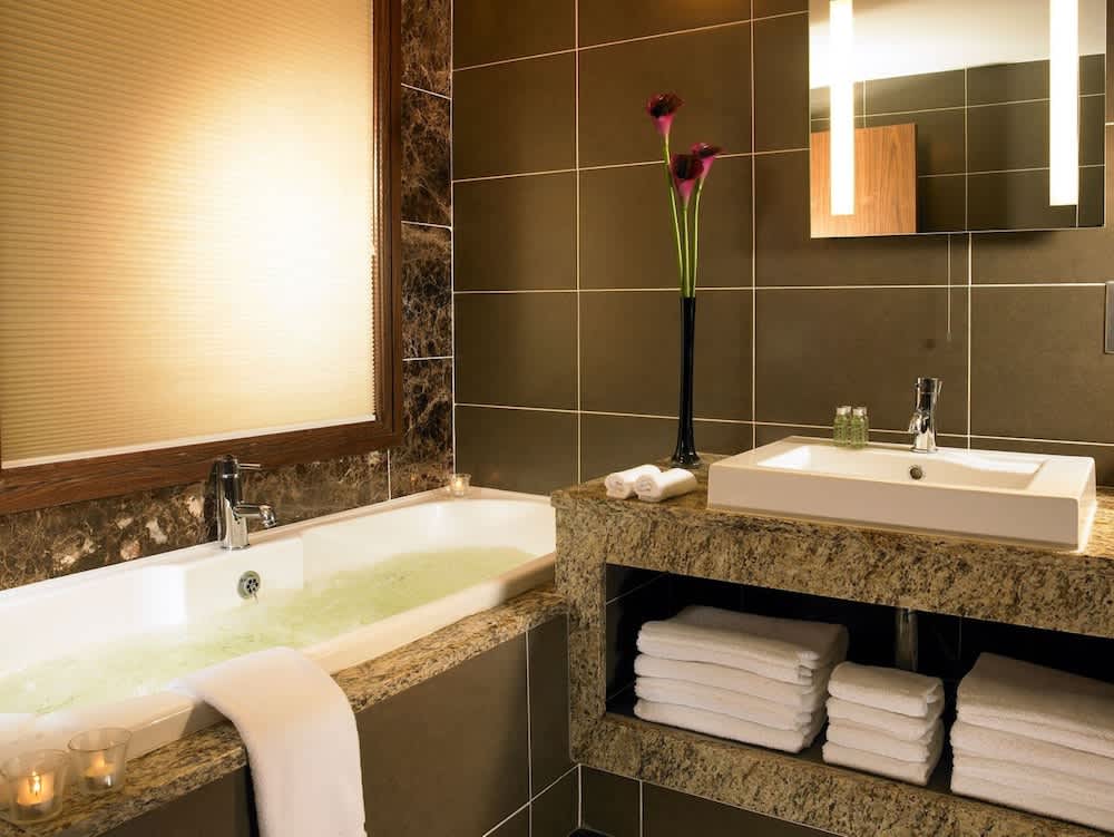Westport Plaza Hotel, Spa & Leisure 3