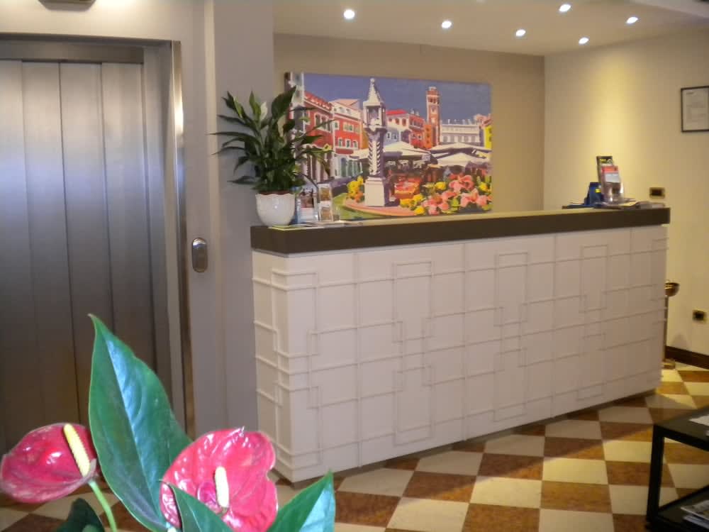 Hotel Aurora 3