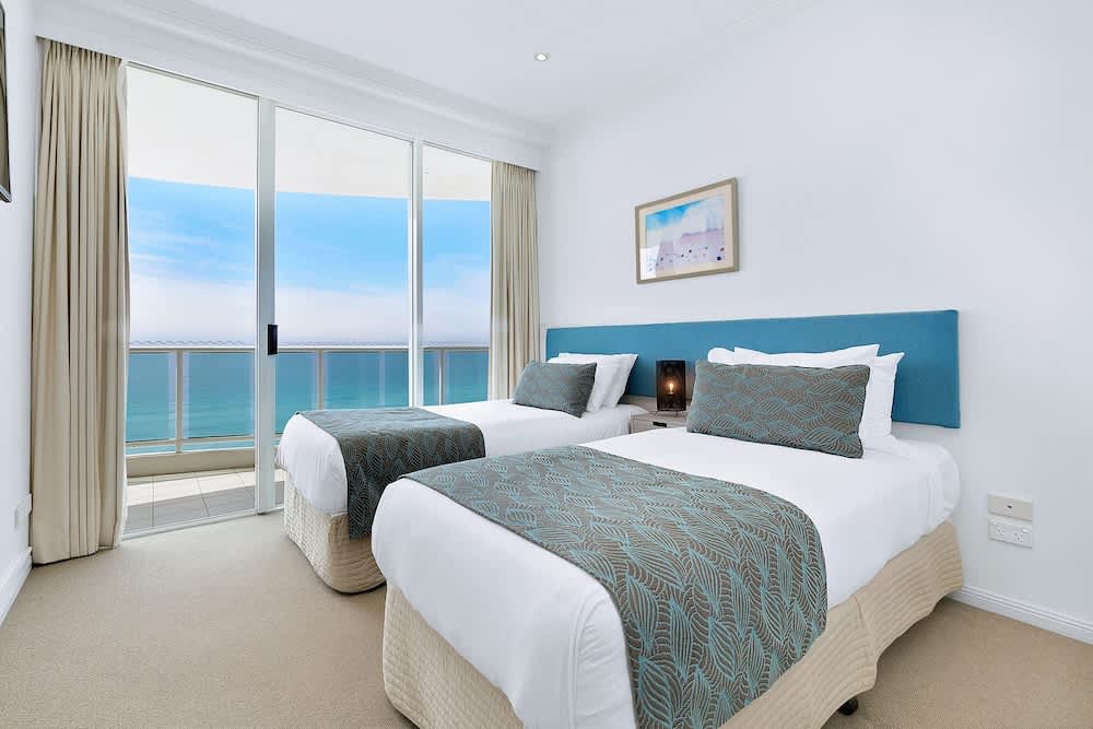 Pacific Views Resort 4