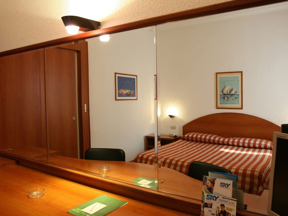 Golf Hotel 5