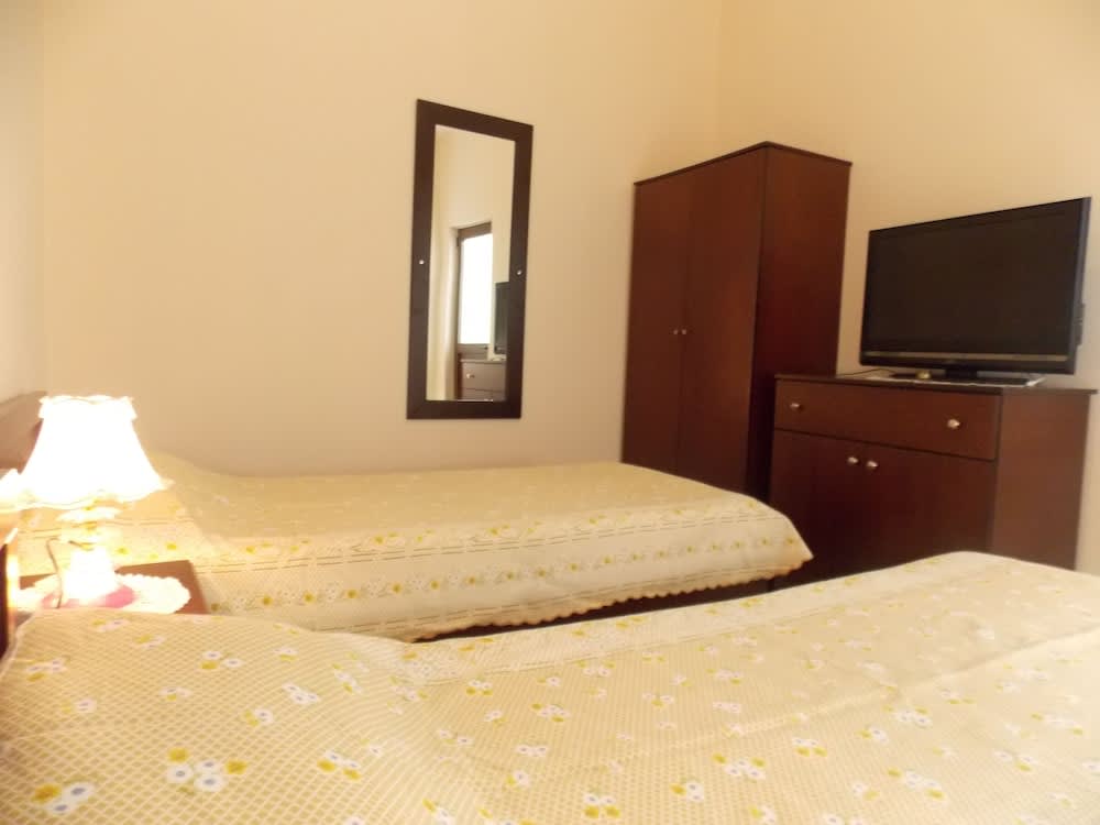 Ylli's Apartments 4