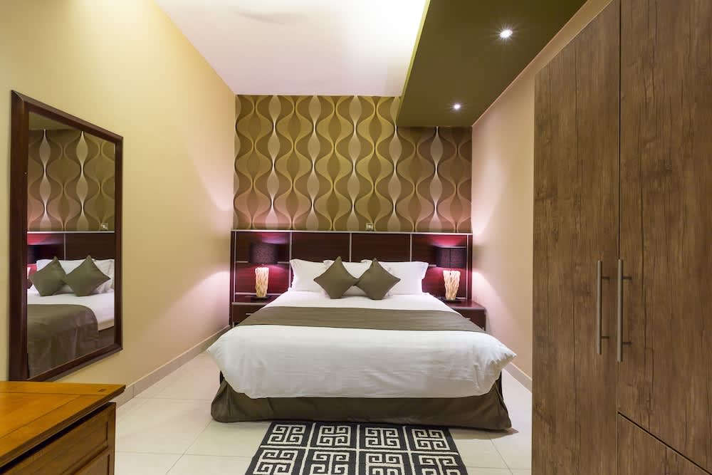 Eagles Apartments, Airport Residential 4