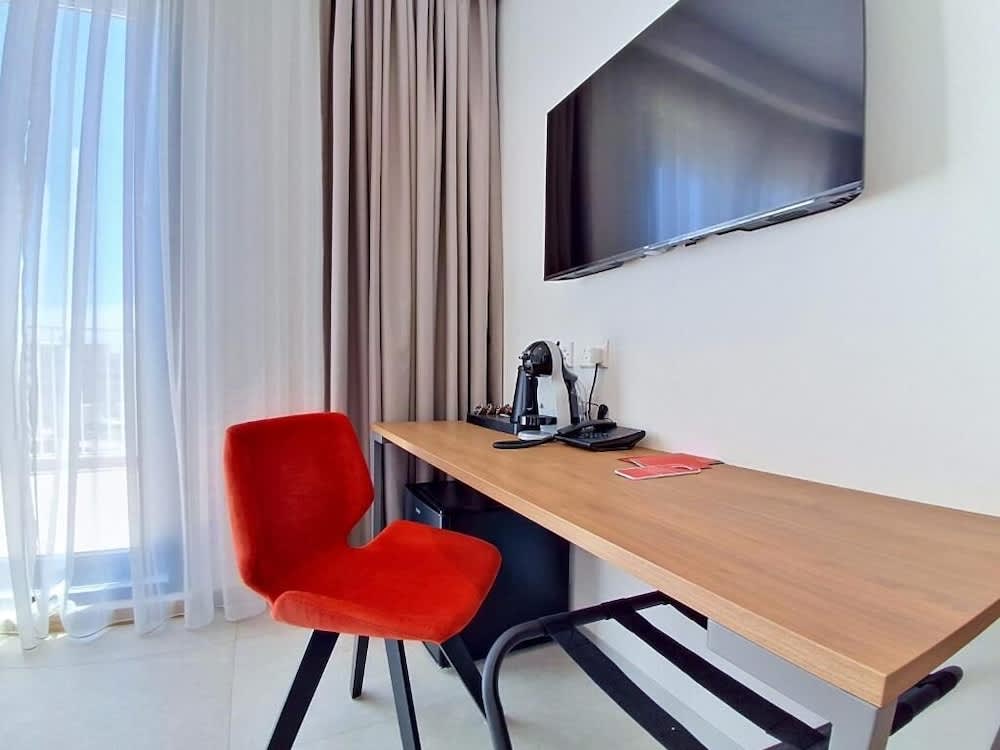 Zyra Hotel St Julians 3