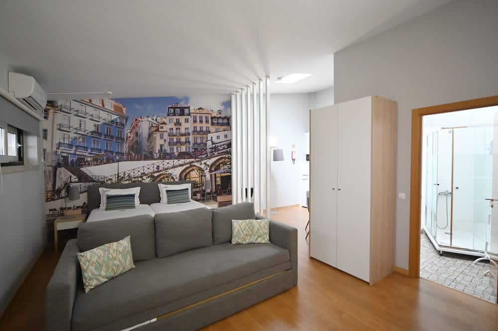Famous Crows Lisbon Suites 5