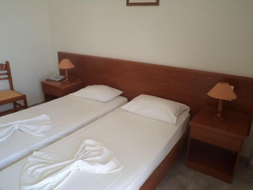 Kamari Bay Hotel 5