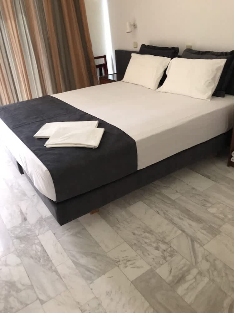Vlycha Beach Apartments 4