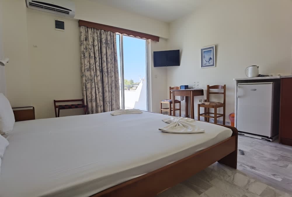 Vlycha Beach Apartments 3