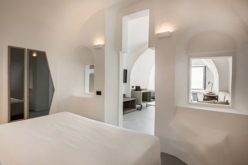 Sun Rocks Boutique Hotel - Caldera View Suites & Sunset Dining Experience 5