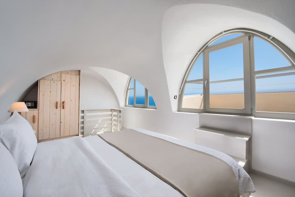 Theano Cave Suites & Villas 4