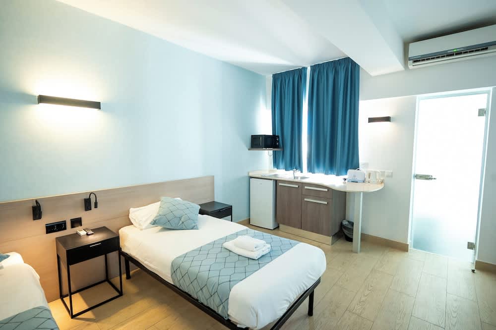 Day's Inn Hotel and Residence 4