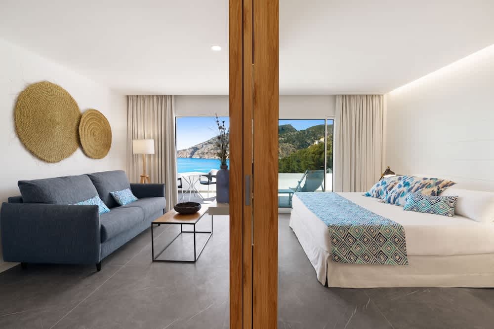 Bahia Suites Camp de Mar 4