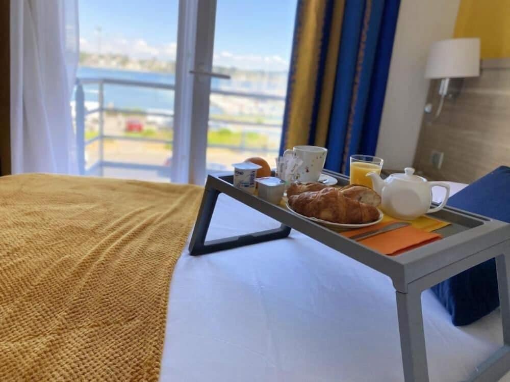 Couett'Hôtel Brest Port de plaisance, Les pieds dans l'eau 3