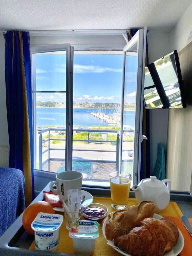 Couett'Hôtel Brest Port de plaisance, Les pieds dans l'eau 5